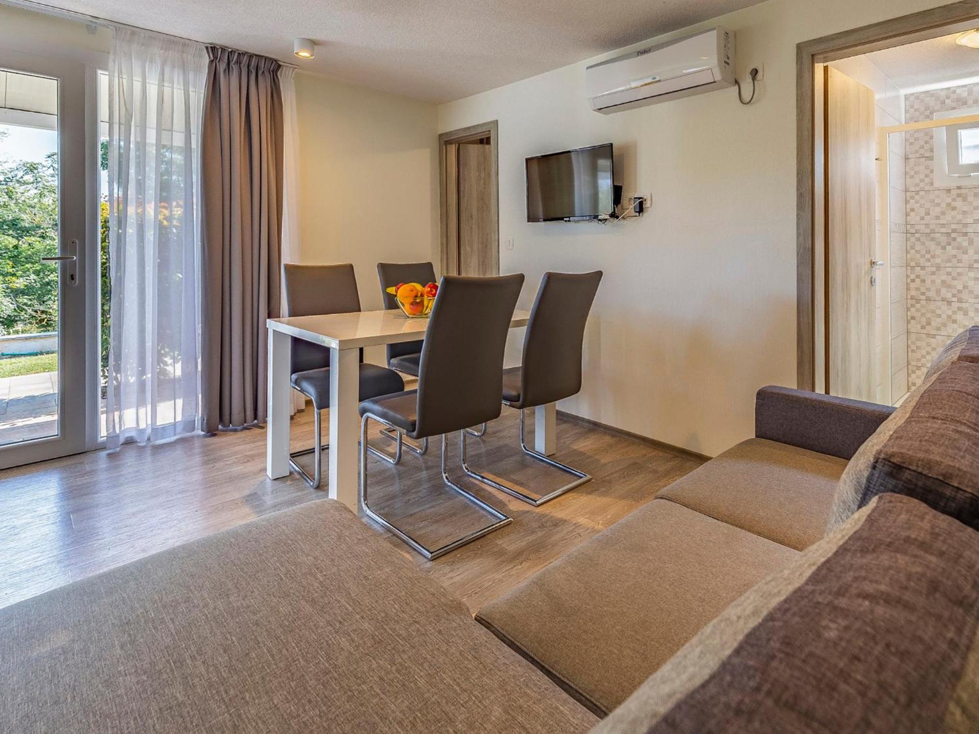 Superior-10 By Interhome * Pola